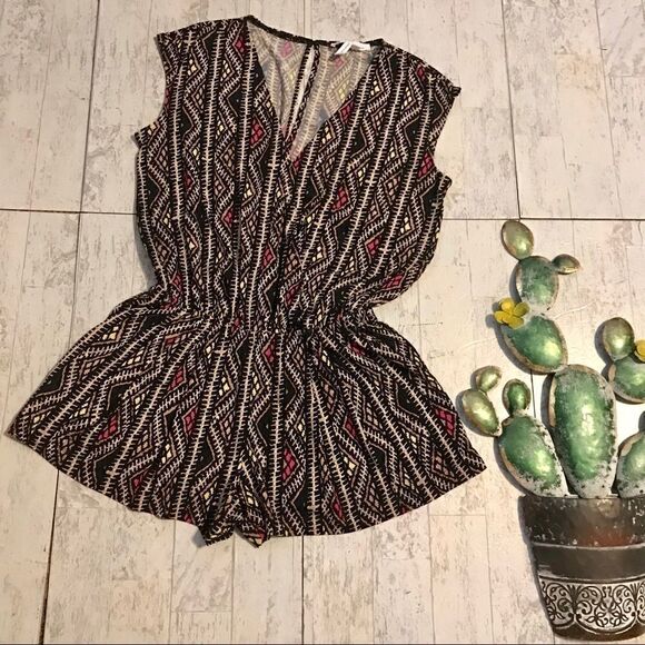 BCBG Generation Tribal Print Romper size XS - Picture 3 of 7